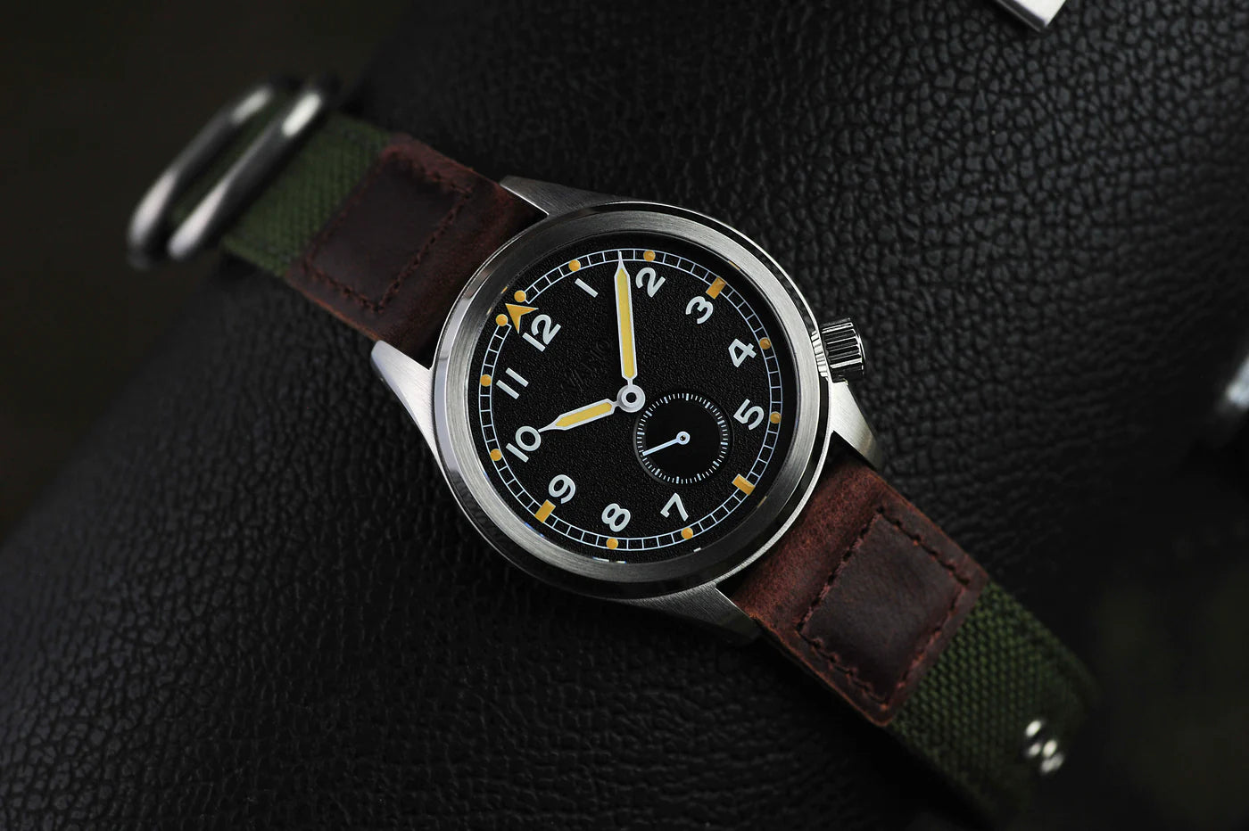 Vario 1945 D12 Raven Black Field Watch