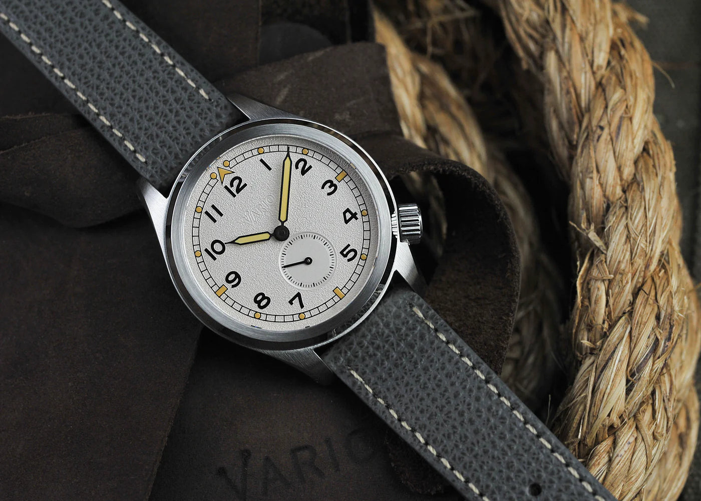 Vario 1945 D12 Sand Beige Field Watch